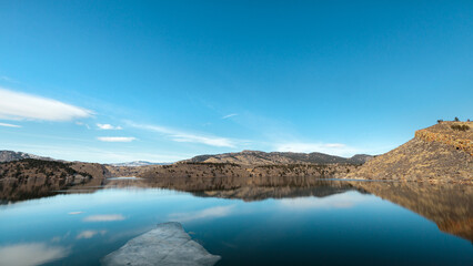 Fototapeta na wymiar Colorado Mountains over the Lake