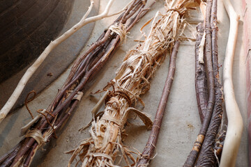 日本の福井県の伝統工芸の越前和紙の原料