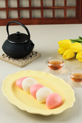 Baramtteok, Korean Traditional Rice Cake, Served with Tea