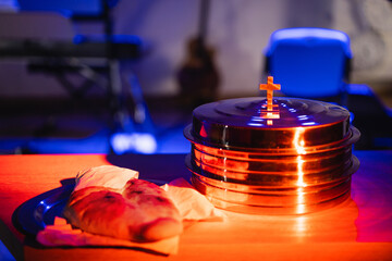 The process of breaking bread in the modern church. Breaking bread ceremony in protestant church. Religious tradition of breaking bread. Bread and wine.