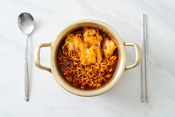 Korean instant noodles with dumplings