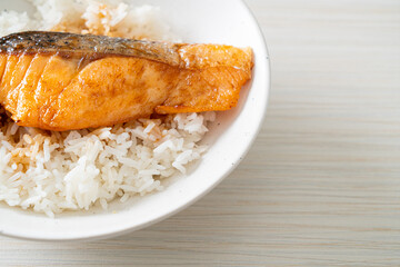 Grilled Salmon with Soy Sauce Rice Bowl