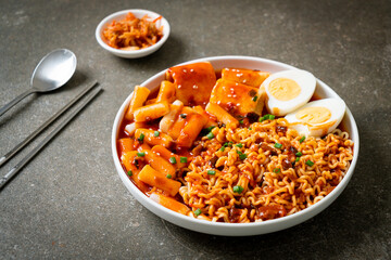 Korean instant noodles with Korean rice cake and fish cake and boiled egg