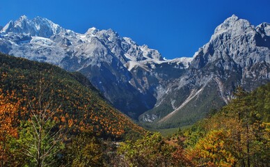 絶景の世界遺産　雲南省 玉龍雪山・藍月谷