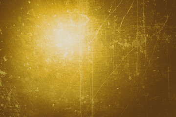 Stark verkratzter Hintergrund in goldener Farbe mit einem hellen Lichtreflex