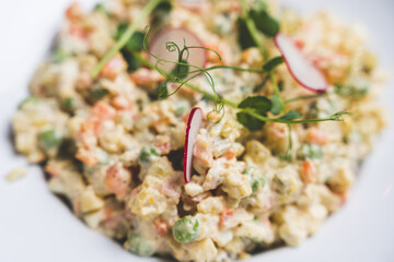 Świątecznie zastawiony stół pełen jedzenia © voro