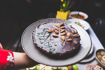 Ciasto Wielkanocne na stole - mazurek