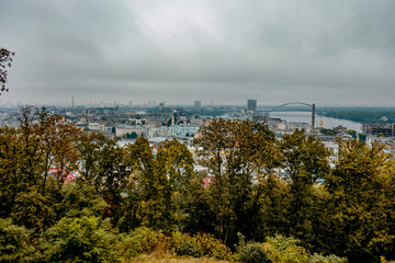 Fototapeta na wymiar view of the autumn city