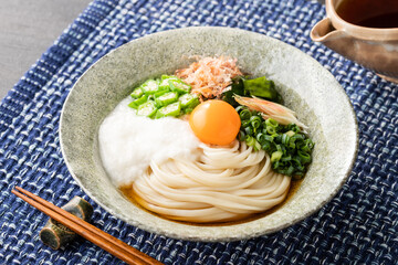 夏の定番、とろろぶっかけうどん