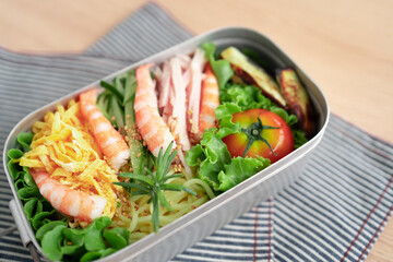 メスティンで冷やした夏野菜たっぷりの冷やし中華のお弁当