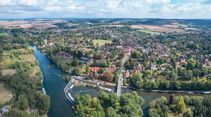 Fototapeta premium Amazing view of Goring and Streatley, village town near Reading, England