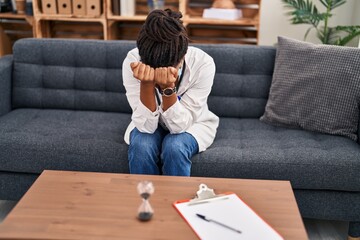 Fototapeta premium African american woman doctor patient stressed having psychology session at psychology center