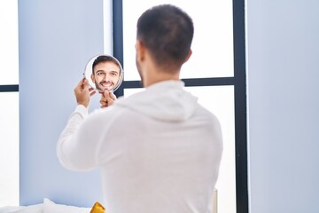 Obraz premium Young hispanic man lying on bed sleeping at home