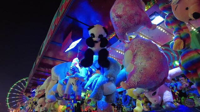 Stofftier-Gewinne an einer Losbude