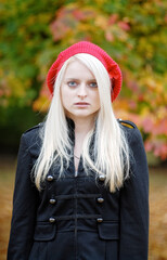 Fototapeta na wymiar Woman standing outdour in a park in autumn