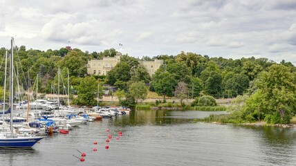 Fototapeta na wymiar ile de Djurgarden, Rosendals house et le Frisens park à Stockholm en Suède