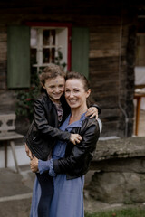 Obraz premium Mutter mit Tochter im Arm