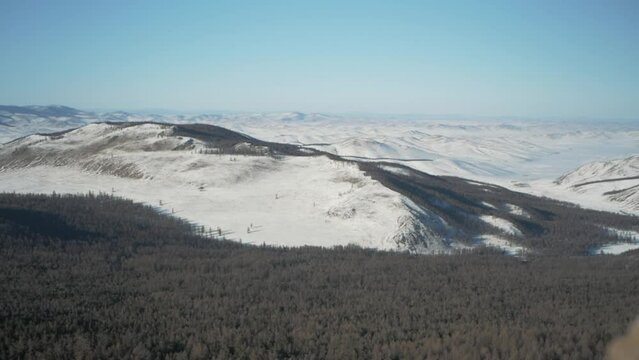 Vue de drone de paysage en mongolie durant l'hiver