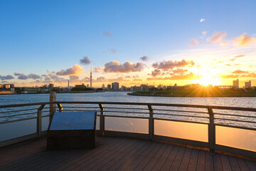 Obraz premium 東京都葛飾区 中川奥戸展望デッキと夕日
