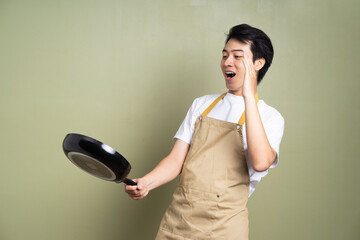 man holding a pan on the background