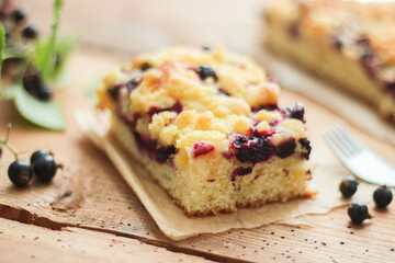 schwarze Johannisbeeren Kuchen Streuselkuchen 
