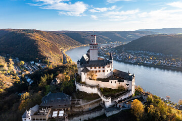 Aerial view of the Rhine Valley with the Marksburg Castle, Braubach, UNESCO World Heritage Site, Upper Middle Rhine Valley, Rhineland-Palatinate, Germany - obrazy, fototapety, plakaty