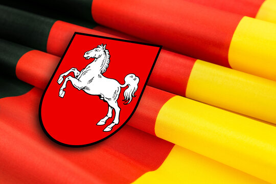 Wappen und Flagge Bundesland Niedersachsen