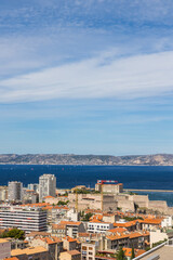 Obraz premium Vue sur le Quartier du Pharo et la mer depuis la Basilique Notre-Dame de la Garde