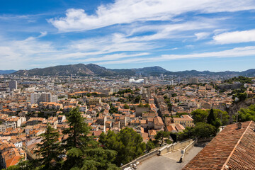 Vue sur les quartiers nord de Marseille depuis la Basilique Notre-Dame de la Garde