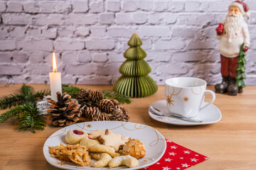 Advent coffee with homemade Christmas cookies