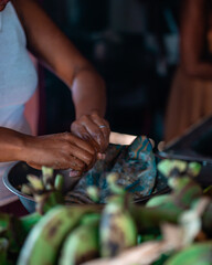 Obraz na płótnie Canvas Sazonando pescado prohibido en Republica Dominicana