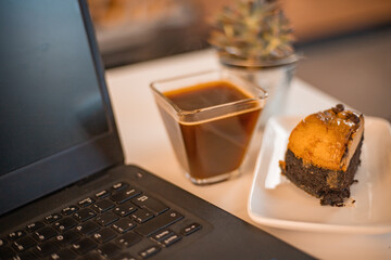 Café Caliente en oficina