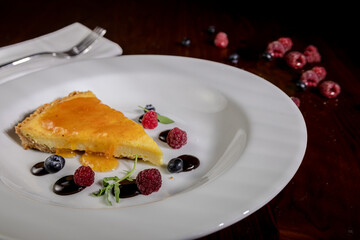 apple pie slice with cream