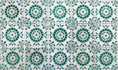 Classic mosaic of green and white tiles with Arab inspiration 