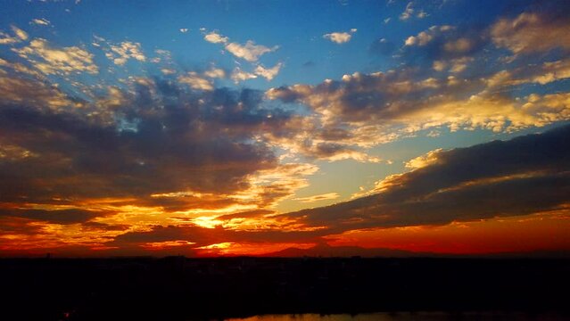 川沿いの夕焼け空_01