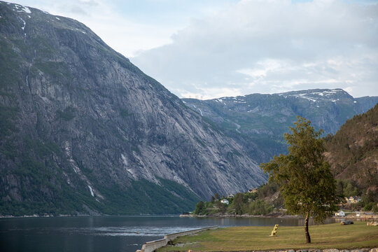 Mountain valley lake