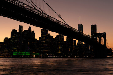 Fototapeta na wymiar Brooklyn Bridge skyline view at dusk