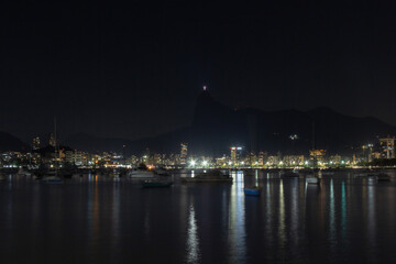Fototapeta na wymiar Botafogo de noche desde Mureta da Urca - Rio de Janiero, Brasil