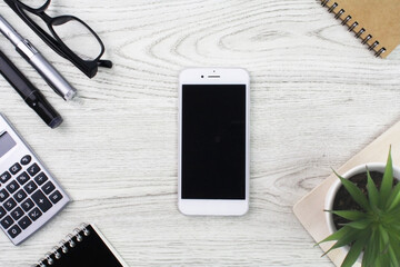 ビジネス　スマートフォン　ガジェット　オフィス　スペース　背景　素材　イメージ
