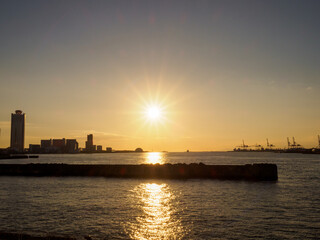 Fototapeta premium 冬の夕暮れの大阪港