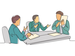 Single continuous line drawing of young happy businessmen discussing in meeting room to collaborate at some projects. Business collaboration concept one line draw design vector graphic illustration