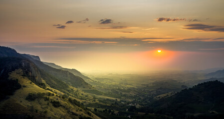 Obraz premium sunset in the mountains