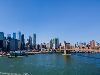 Fototapeta na wymiar On the Hudson river, a panoramic view of Brooklyn Bridge New York City of the midtown Manhattan skyline of cityscape America