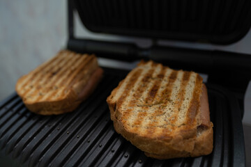 Making sandwiches on an electric grill on the balcony of your own apartment