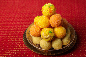 Motichoor Ladoo Rava Laddu Kesar besan boondi laddu Semolina Indian sweet dish mithai Diwali Dussehra Holi Ram Navmi Ganesh chaturthi Durga Pooja festival dessert snack Kerala Mumbai India Sri Lanka