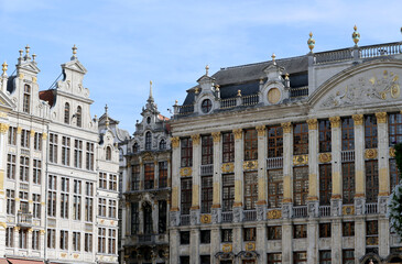 Fototapeta na wymiar Intersecting gold and white baroque facades Brussels Belgium