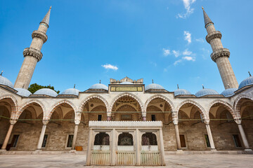 Obraz premium Suleymaniye historical mosque with minarets. Istanbul landmark, Turkey