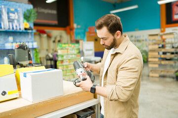 Customer at the hardware store looking to buy power tools - obrazy, fototapety, plakaty
