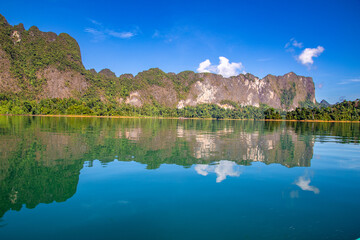 Naklejka premium View of Khao Sok national park Cheow Lan Dam lake in Surat Thani, Thailand