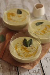 velouté de concombre à la menthe